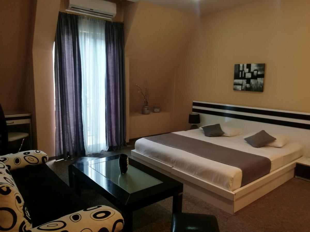 Hotel Diplomat Tbilisi Exterior foto